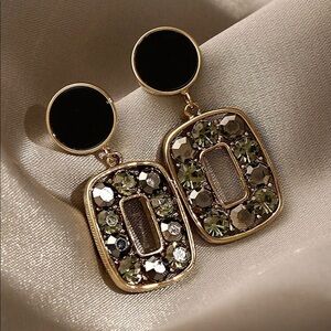 Elegant Black and Gold Dangle Earrings